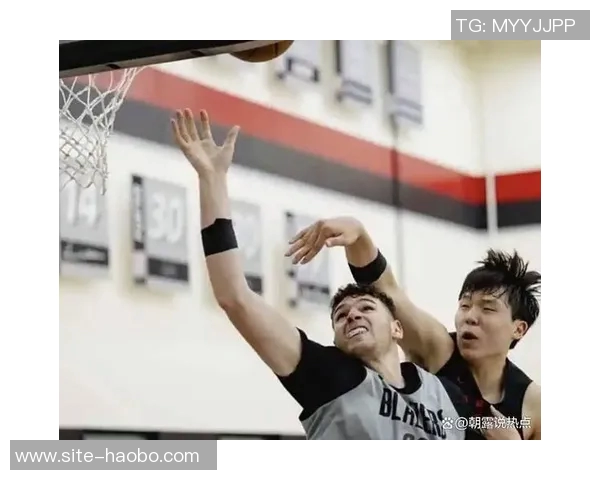 杨瀚森在比赛中掩护和传球速度较慢但节奏略快于克林根