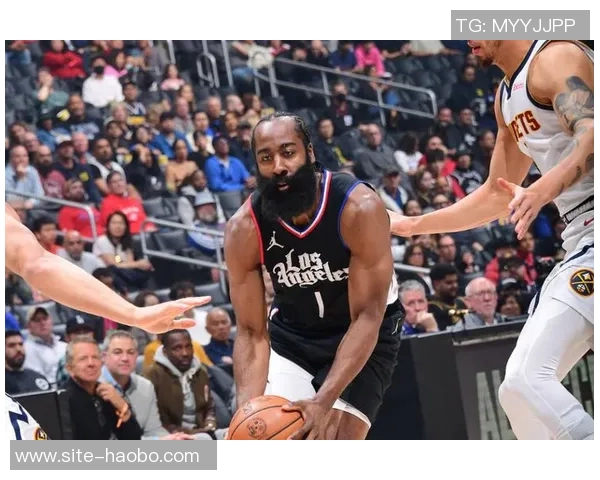 哈登半场表现分析：8投3中斩获9分5助攻三分命中率提升正负值为4