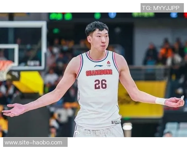 周琦防守表现突出半场贡献3分7篮板1抢断2盖帽助力球队 周琦防守表现突出半场贡献3分7篮板1抢断2盖帽助力球队