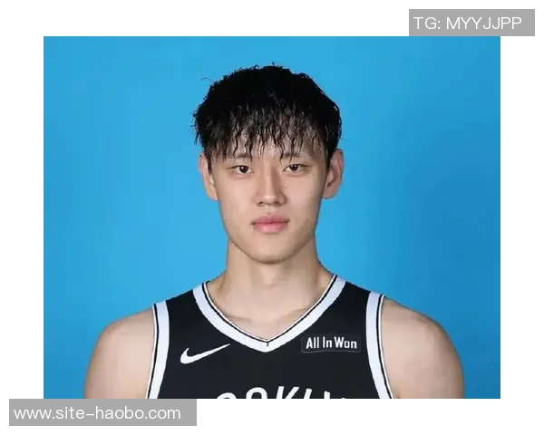 曾凡博亮相澳门布鲁克林篮网全队正式抵达开启新征程